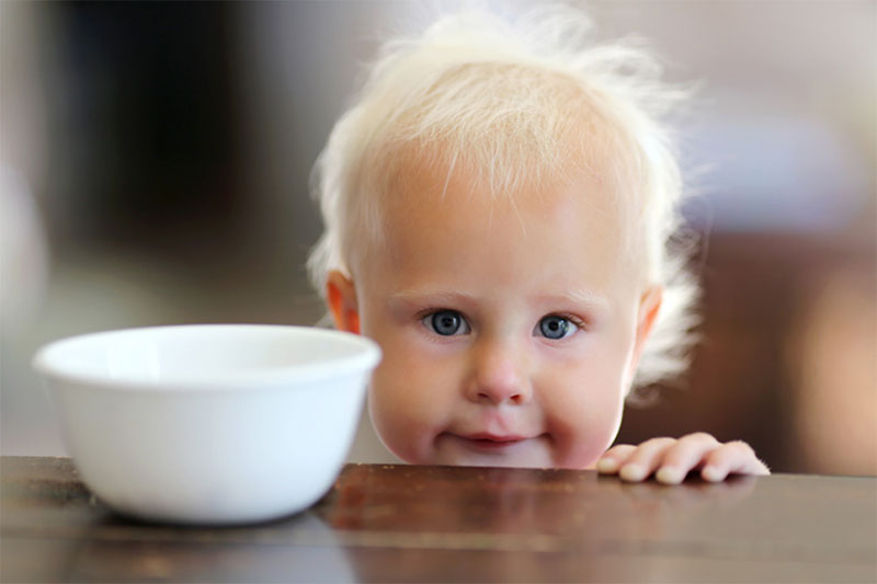 Alimentos prohibidos para bebés con menos de 3 años